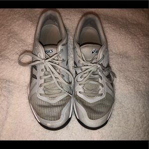 ASICS volleyball shoes, size 8 1/2